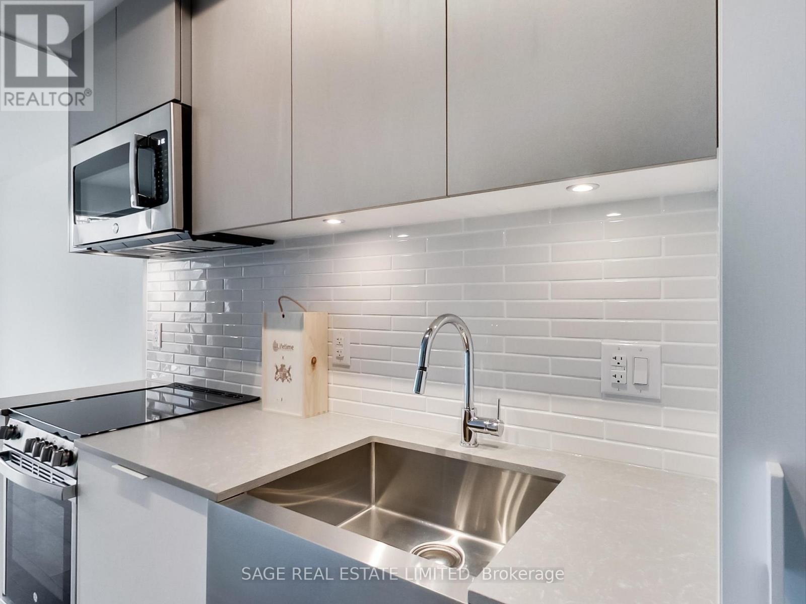 327 - 270 Dufferin Street, Toronto, Ontario  M6K 0H8 - Photo 15 - W12546306