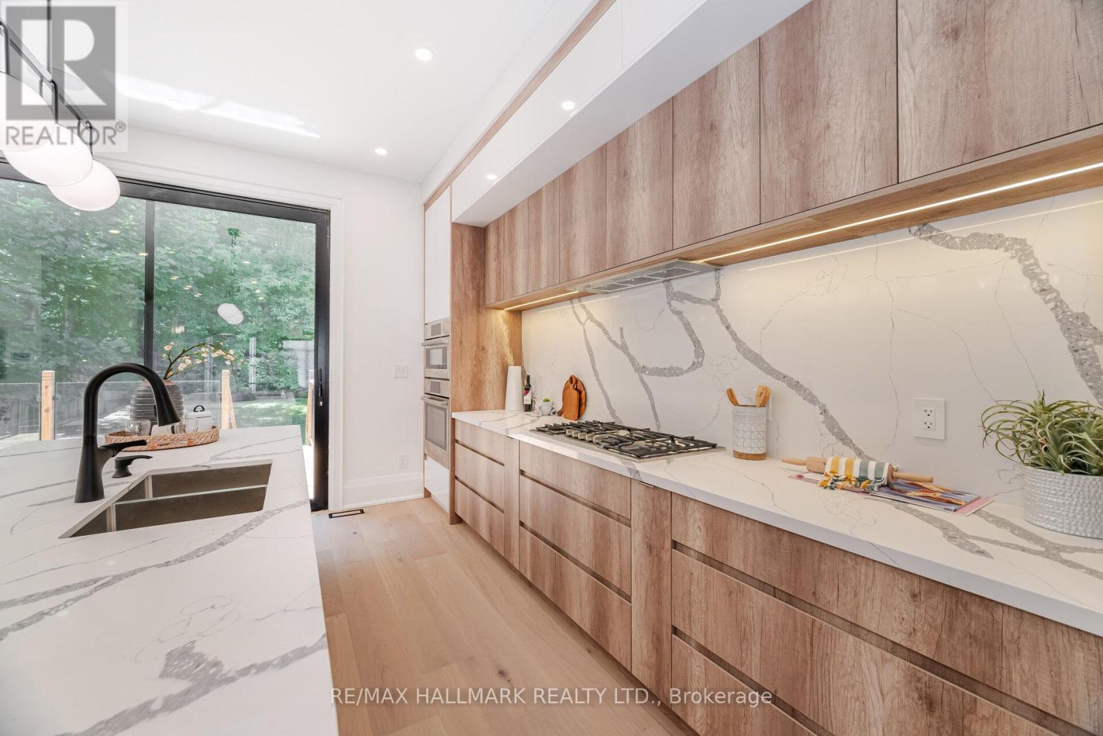 78 South Kingsway, Toronto, Ontario  M6S 3T3 - Photo 11 - W12546330