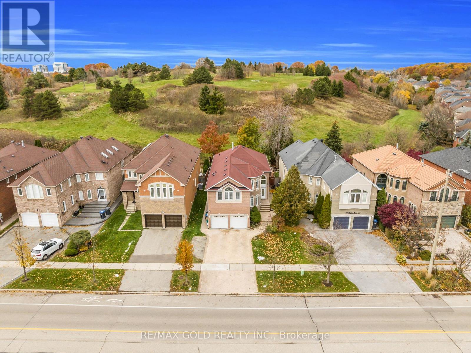 343 Bristol Road E, Mississauga, Ontario  L4Z 3V6 - Photo 3 - W12546338