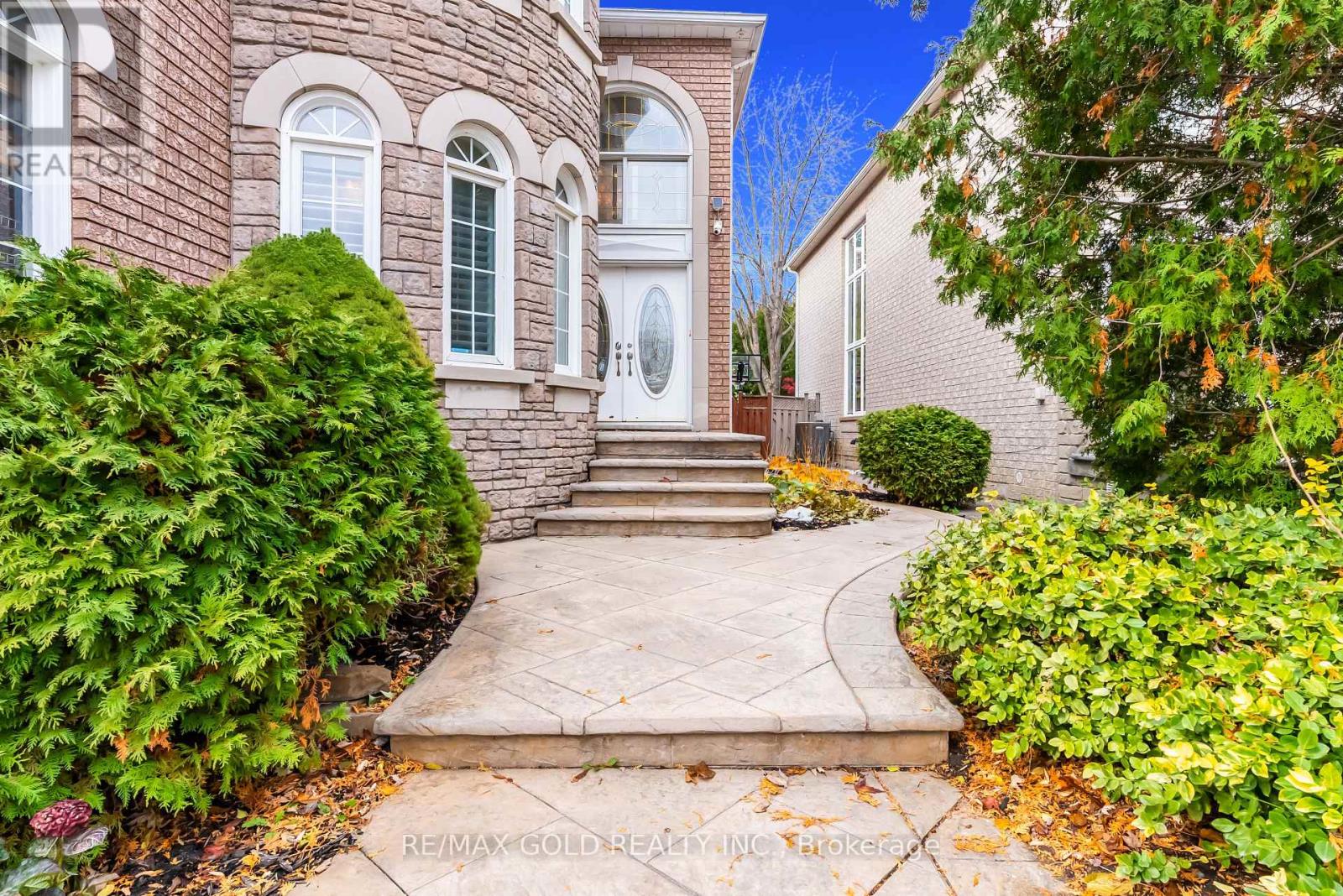 343 Bristol Road E, Mississauga, Ontario  L4Z 3V6 - Photo 4 - W12546338