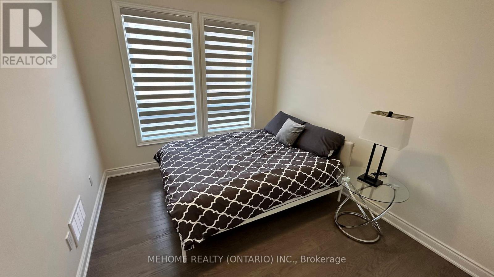 Coach House - 3346 Millicent Avenue, Oakville, Ontario  L6H 0Z6 - Photo 5 - W12546352