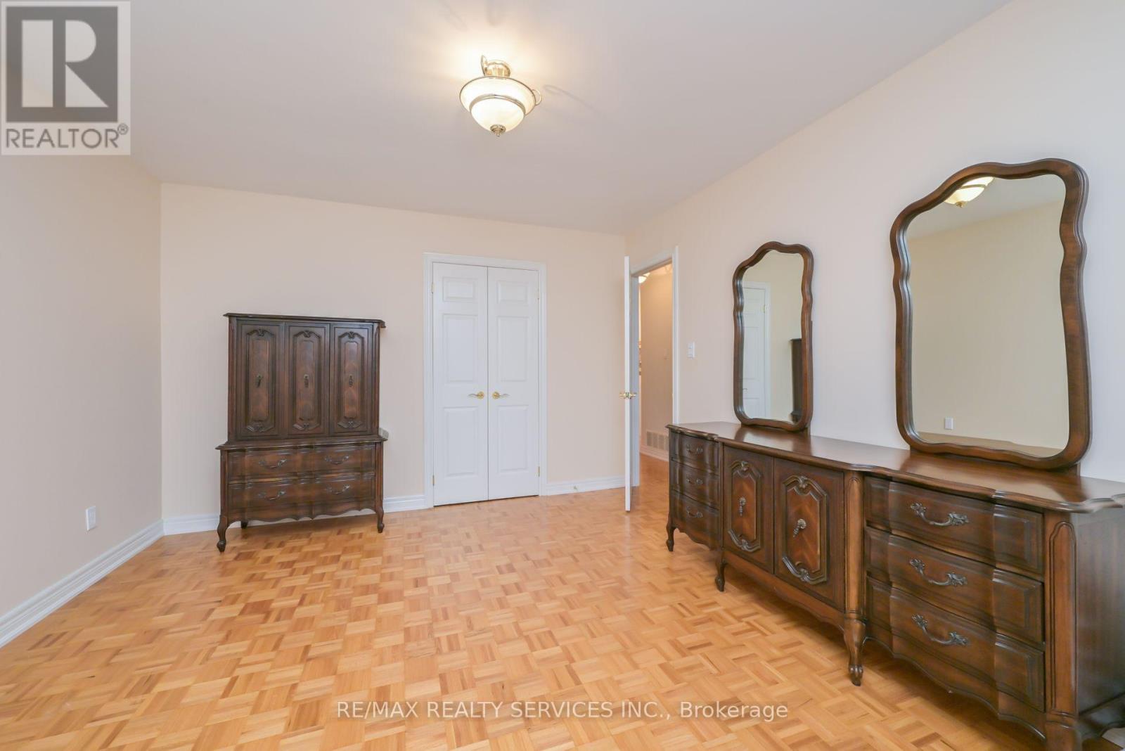 10 Pleasantview Avenue, Brampton, Ontario  L6X 2N9 - Photo 13 - W12546374