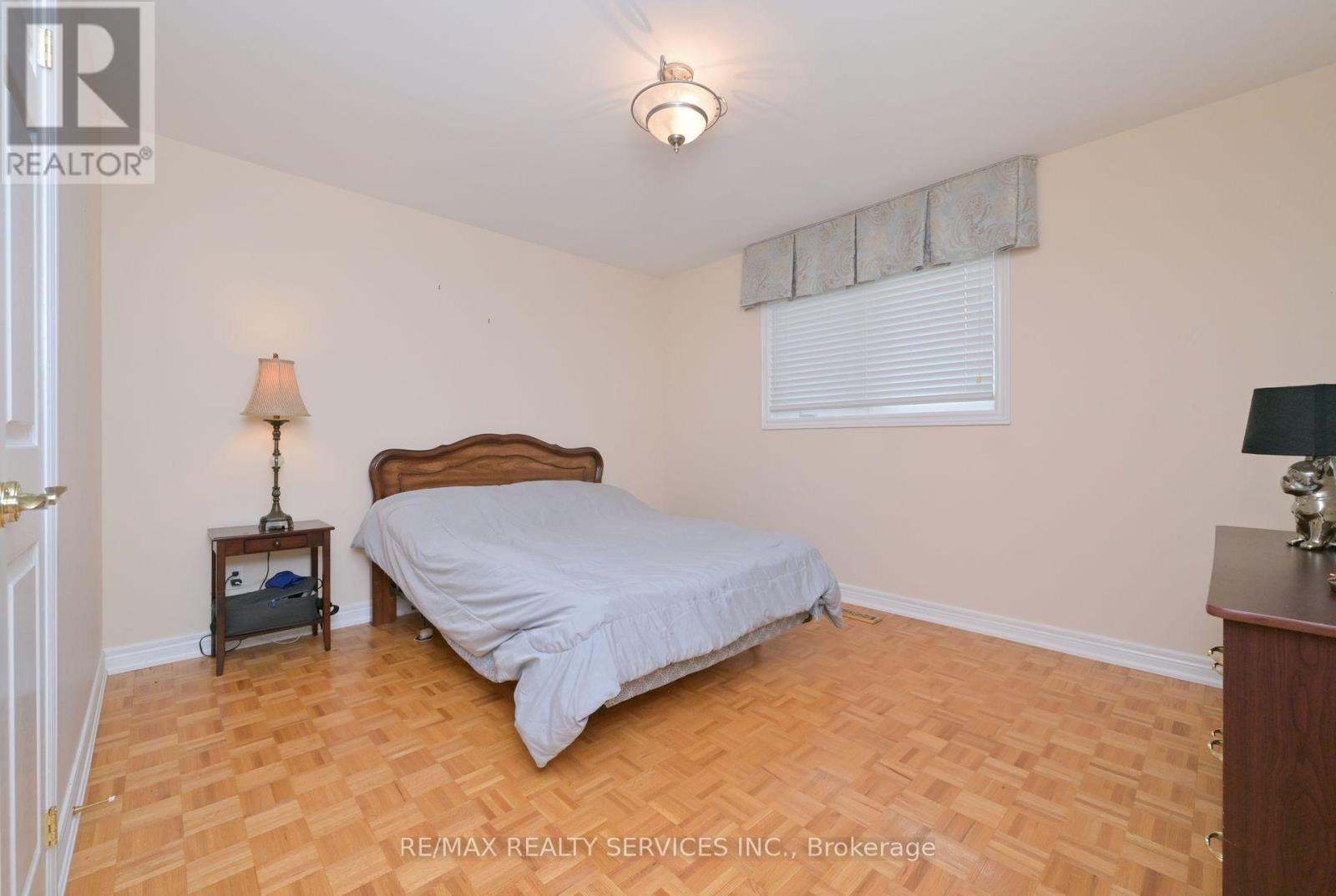 10 Pleasantview Avenue, Brampton, Ontario  L6X 2N9 - Photo 15 - W12546374