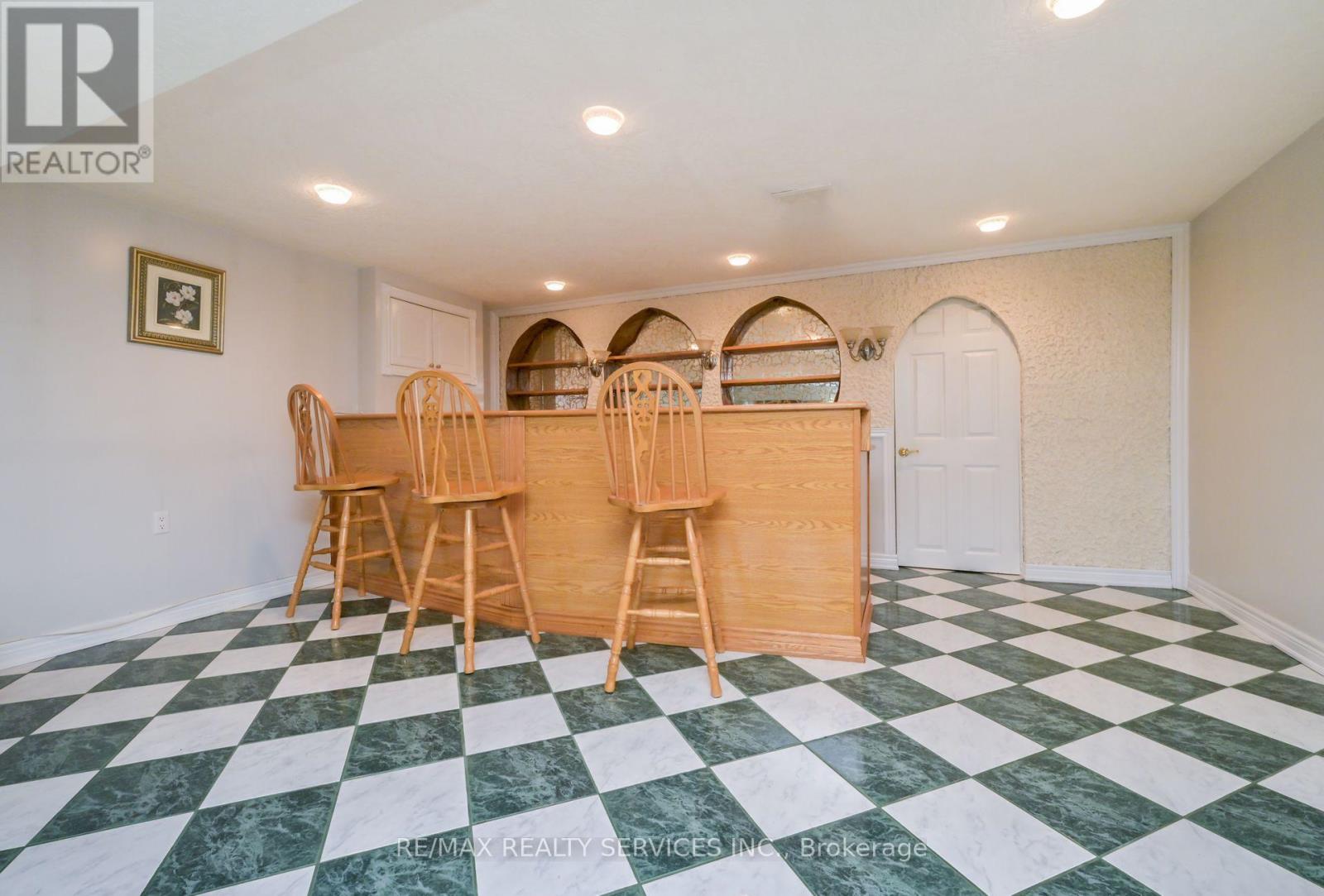 10 Pleasantview Avenue, Brampton, Ontario  L6X 2N9 - Photo 20 - W12546374