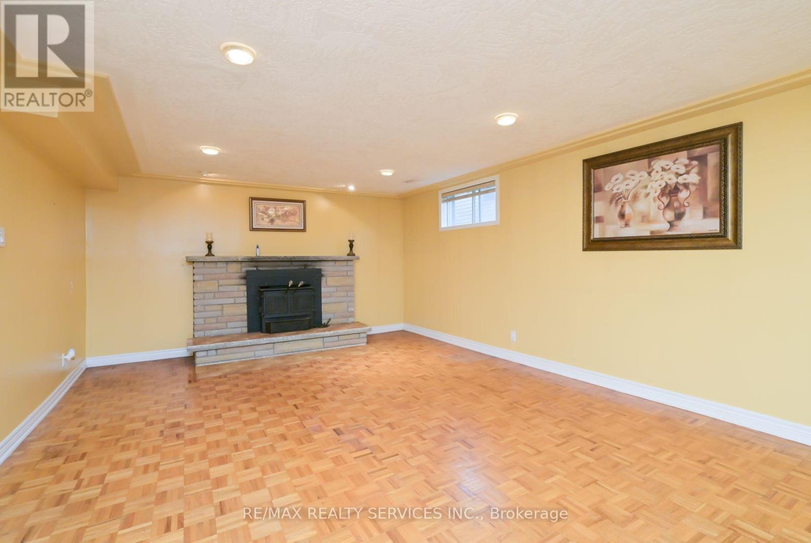 10 Pleasantview Avenue, Brampton, Ontario  L6X 2N9 - Photo 21 - W12546374