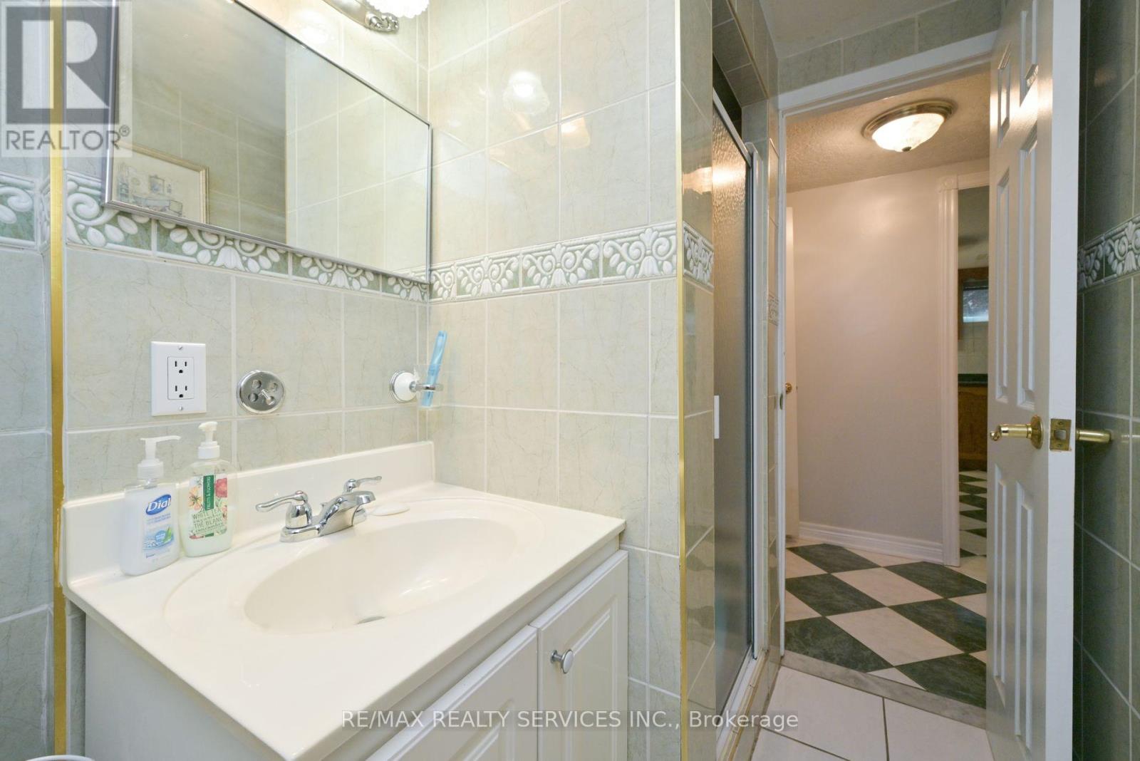 10 Pleasantview Avenue, Brampton, Ontario  L6X 2N9 - Photo 23 - W12546374