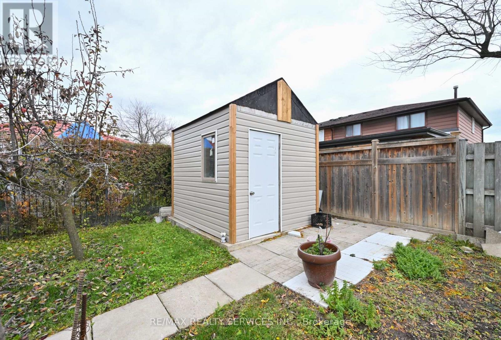 10 Pleasantview Avenue, Brampton, Ontario  L6X 2N9 - Photo 28 - W12546374