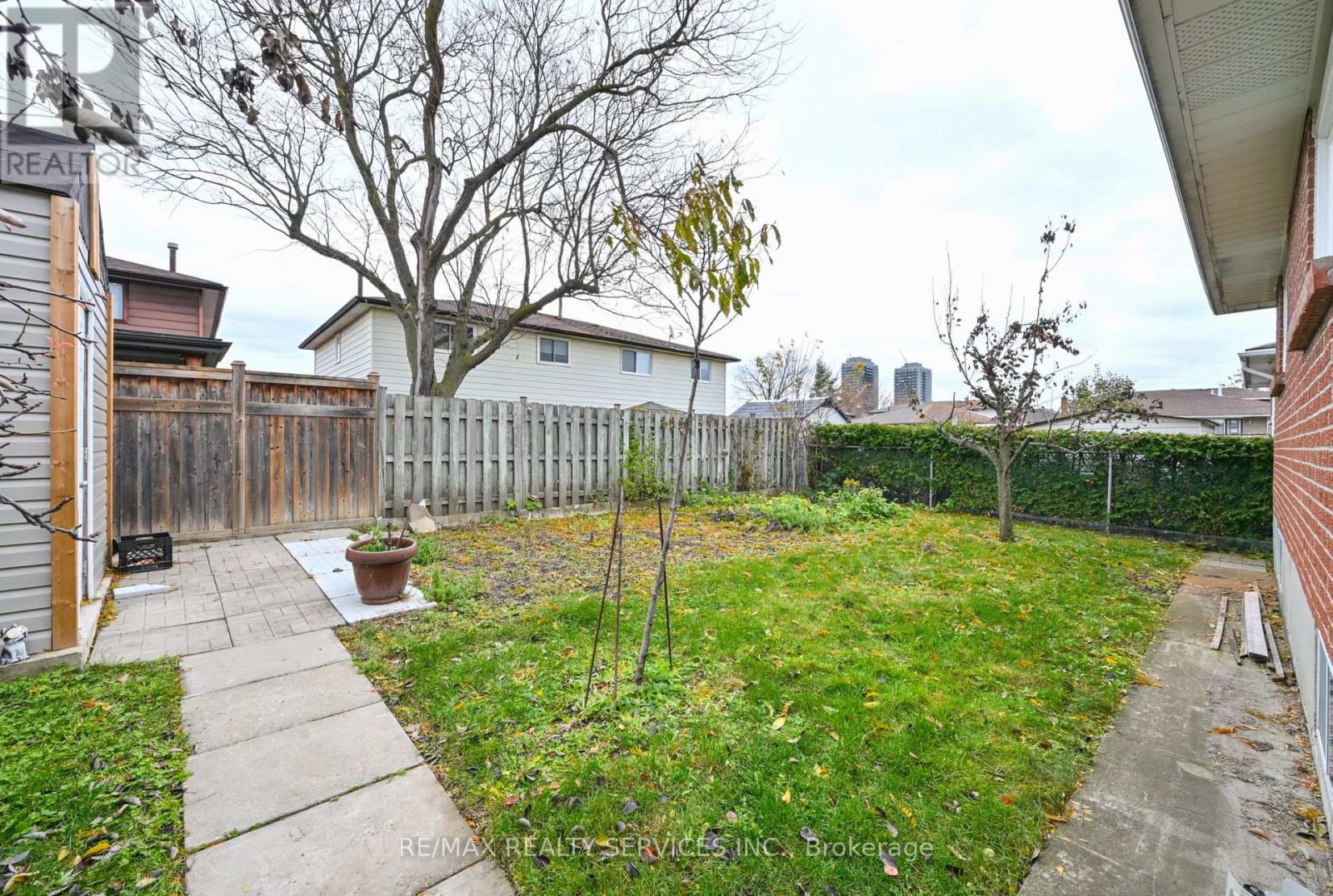 10 Pleasantview Avenue, Brampton, Ontario  L6X 2N9 - Photo 29 - W12546374