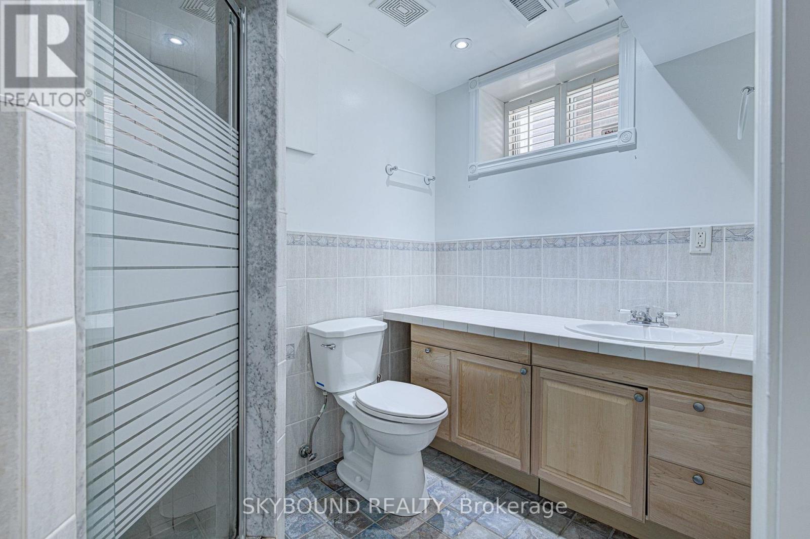 Lower - 343 Runnymede Road, Toronto, Ontario M6S 2Y5 - Photo 10 - W12546400