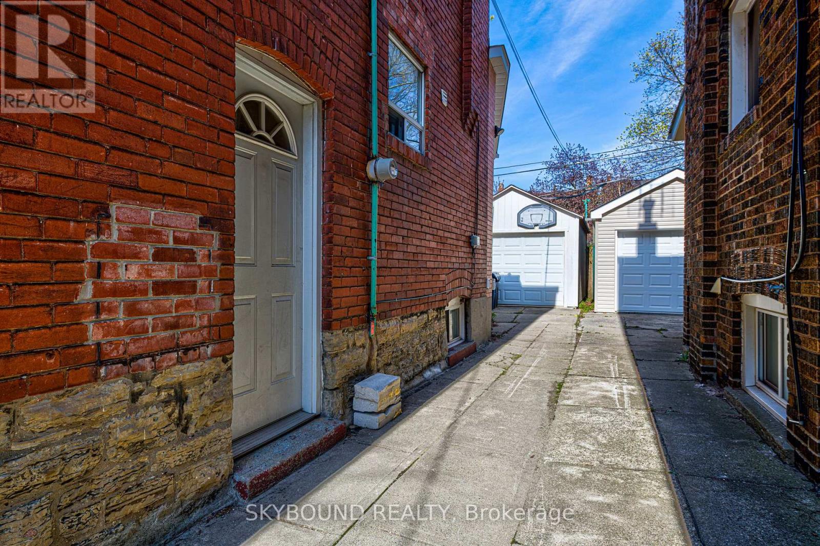 Lower - 343 Runnymede Road, Toronto, Ontario M6S 2Y5 - Photo 2 - W12546400