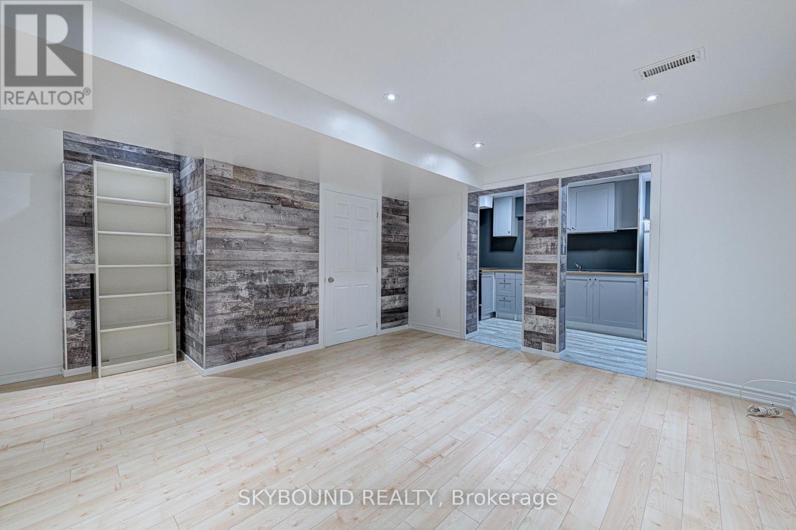 Lower - 343 Runnymede Road, Toronto, Ontario M6S 2Y5 - Photo 6 - W12546400