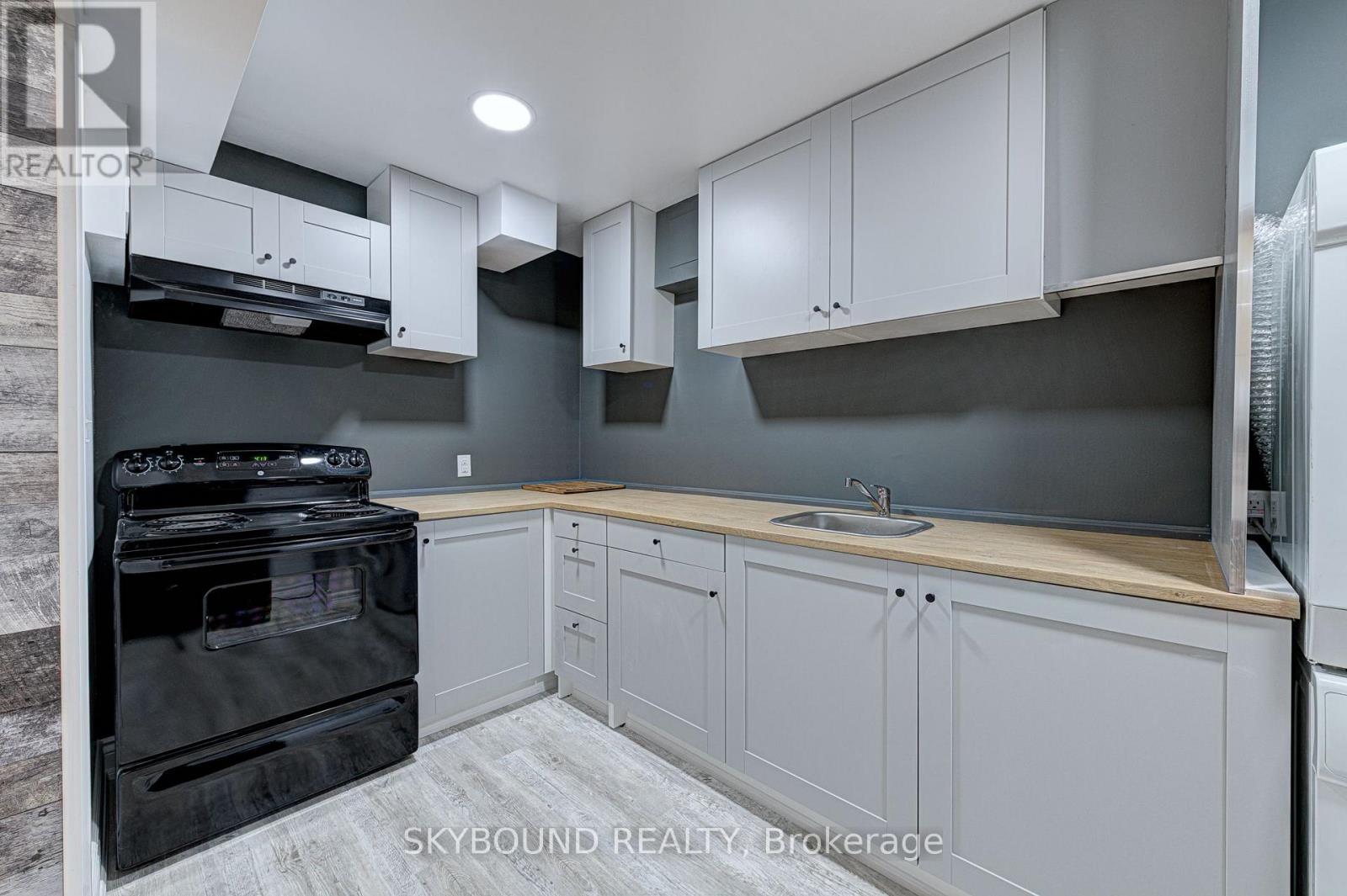 Lower - 343 Runnymede Road, Toronto, Ontario M6S 2Y5 - Photo 7 - W12546400