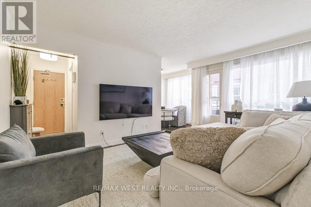 136 Portland Street, Toronto, Ontario  M8Y 1B2 - Photo 11 - W12546426