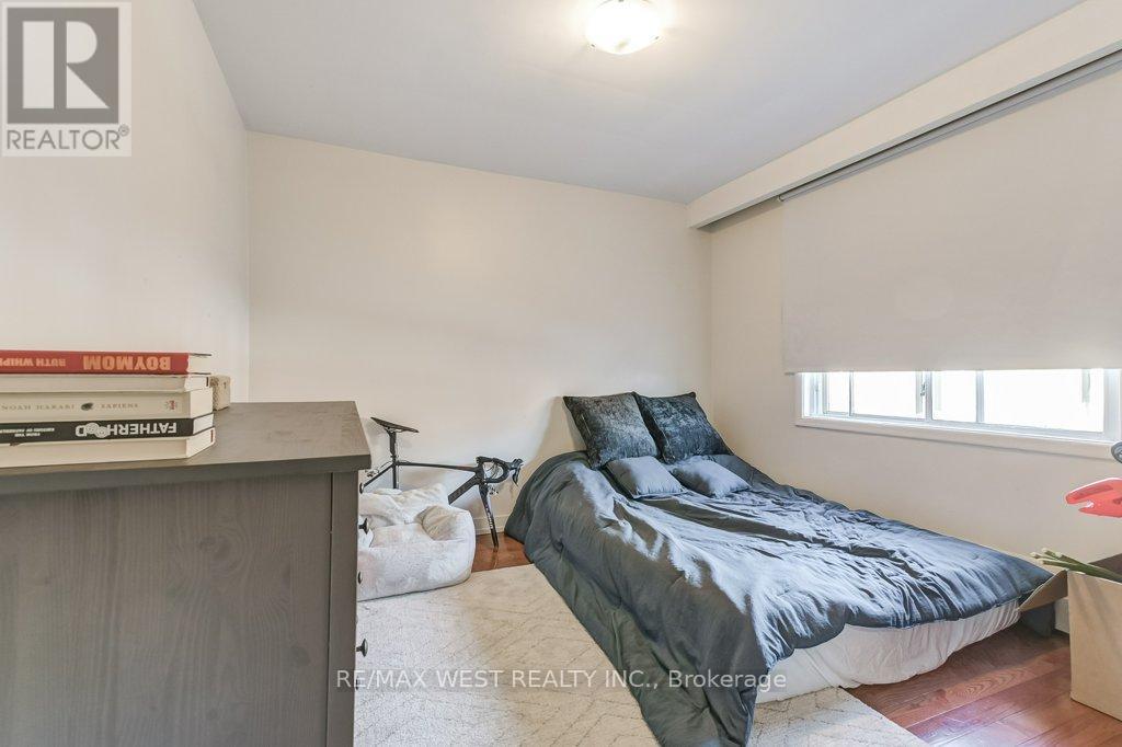 136 Portland Street, Toronto, Ontario  M8Y 1B2 - Photo 14 - W12546426