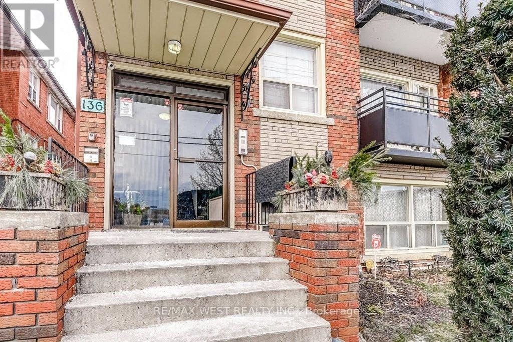 136 Portland Street, Toronto, Ontario  M8Y 1B2 - Photo 2 - W12546426