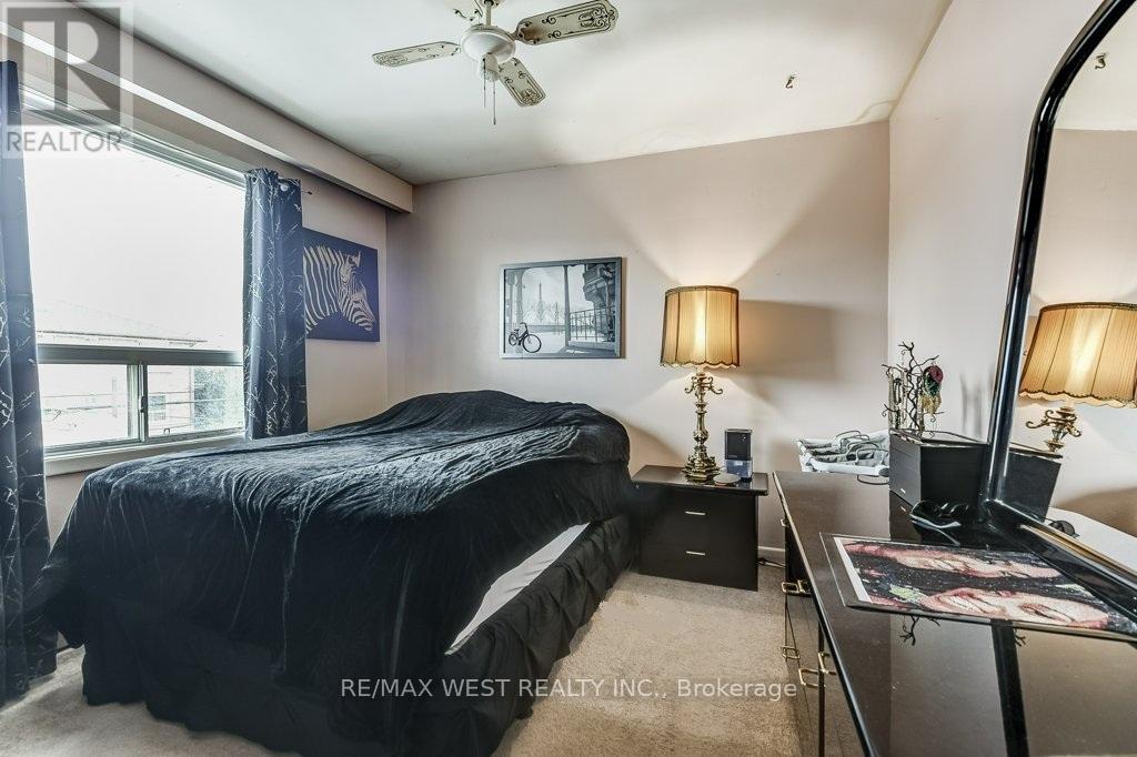 136 Portland Street, Toronto, Ontario  M8Y 1B2 - Photo 24 - W12546426