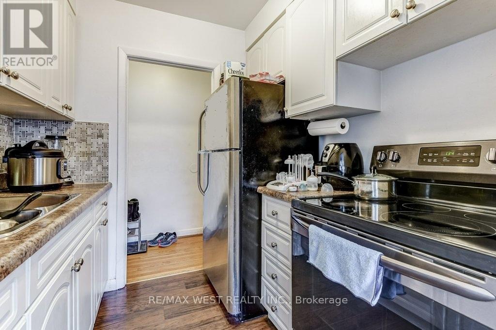 136 Portland Street, Toronto, Ontario  M8Y 1B2 - Photo 26 - W12546426