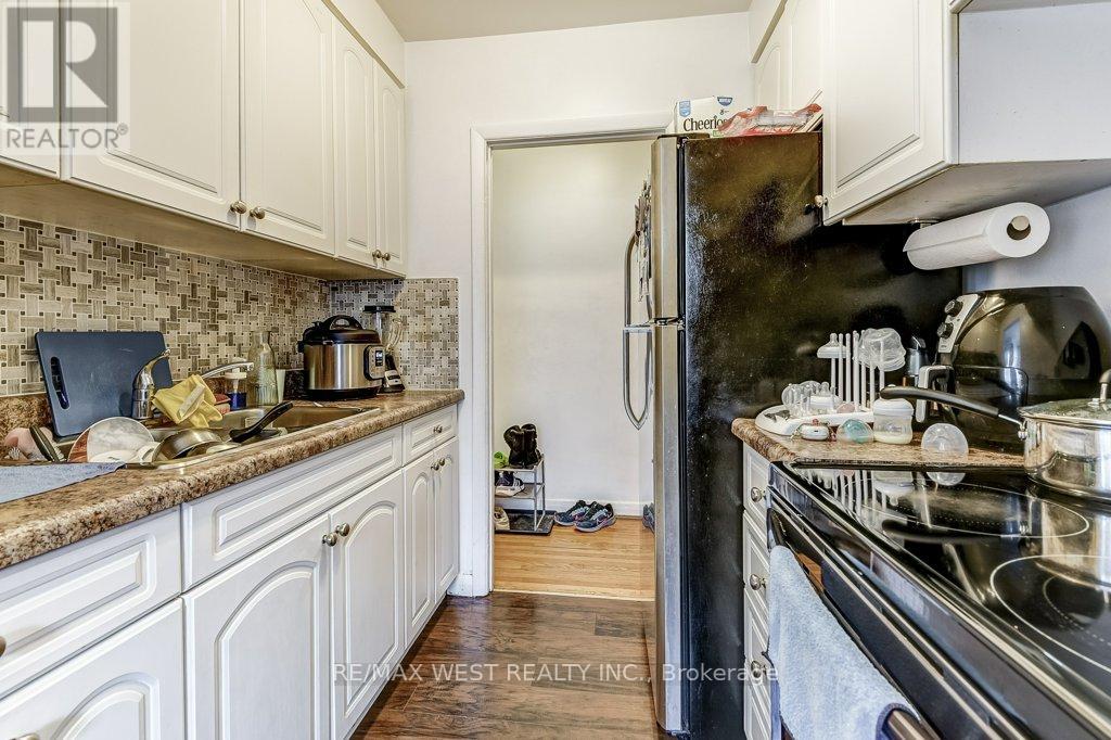 136 Portland Street, Toronto, Ontario  M8Y 1B2 - Photo 27 - W12546426