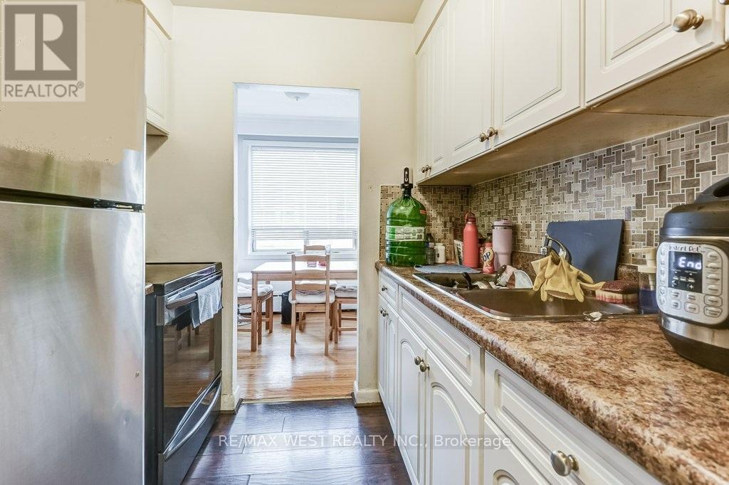 136 Portland Street, Toronto, Ontario  M8Y 1B2 - Photo 28 - W12546426