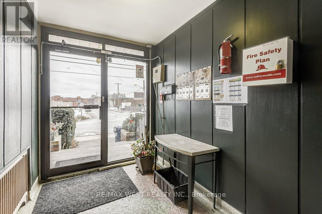 136 Portland Street, Toronto, Ontario  M8Y 1B2 - Photo 3 - W12546426