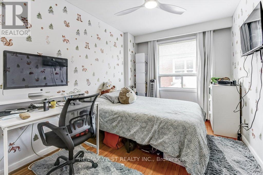 136 Portland Street, Toronto, Ontario  M8Y 1B2 - Photo 33 - W12546426