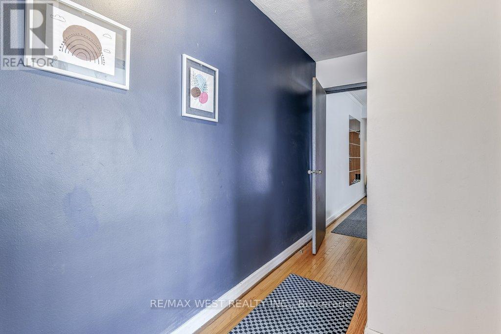 136 Portland Street, Toronto, Ontario  M8Y 1B2 - Photo 37 - W12546426