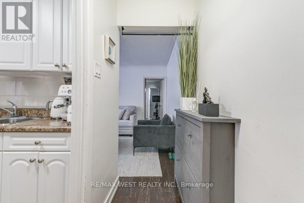 136 Portland Street, Toronto, Ontario  M8Y 1B2 - Photo 4 - W12546426