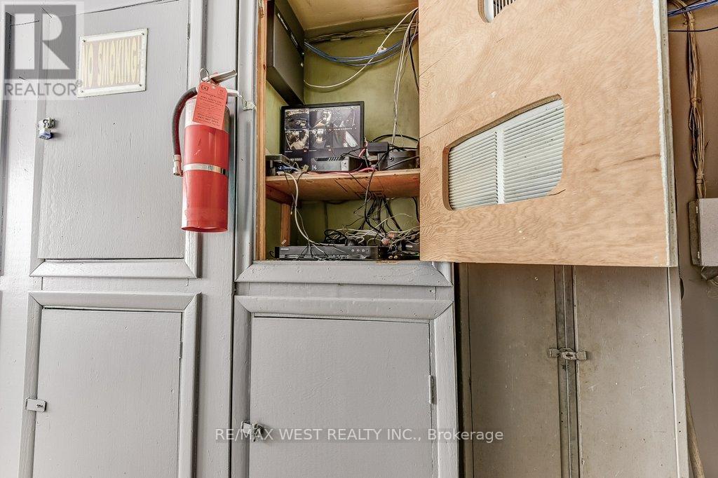 136 Portland Street, Toronto, Ontario  M8Y 1B2 - Photo 40 - W12546426