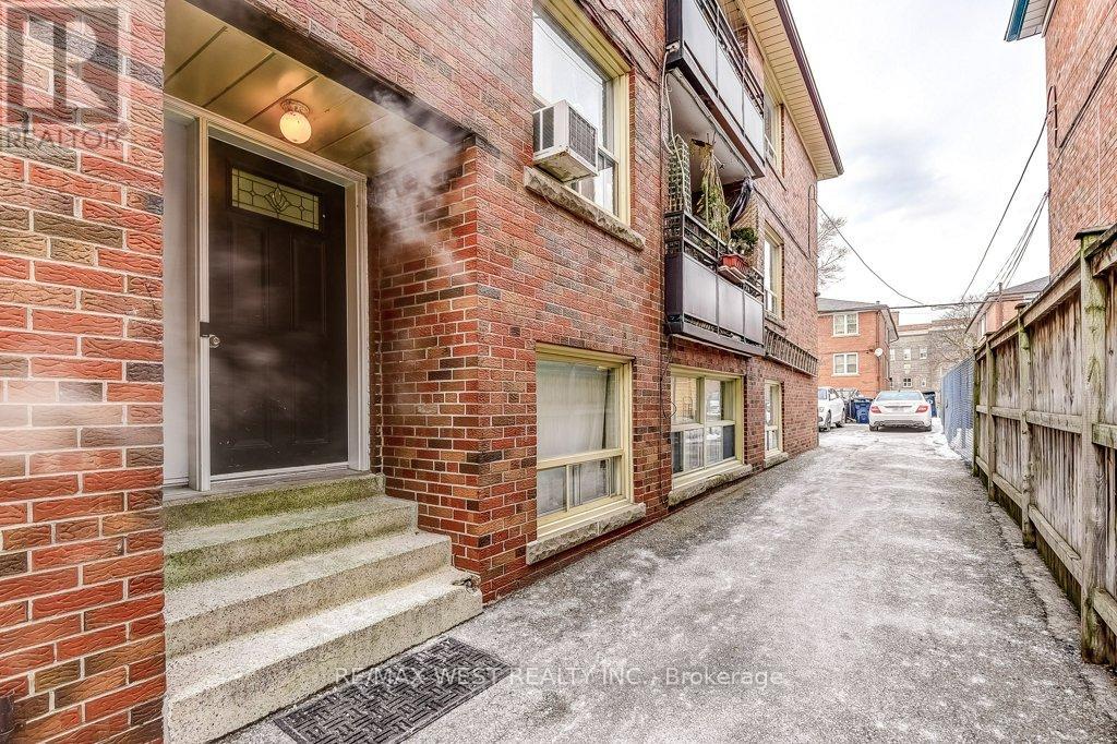 136 Portland Street, Toronto, Ontario  M8Y 1B2 - Photo 41 - W12546426