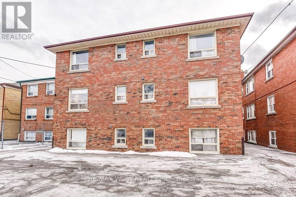 136 Portland Street, Toronto, Ontario  M8Y 1B2 - Photo 43 - W12546426