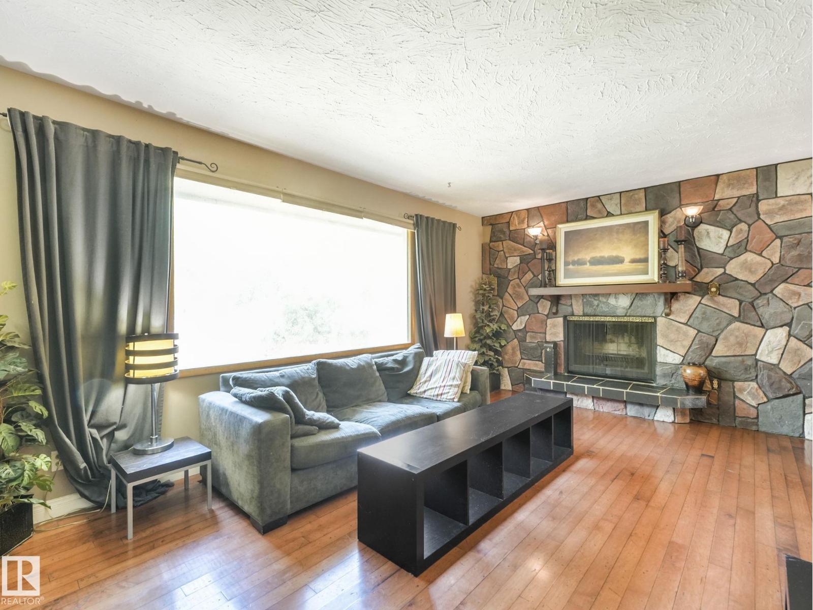 8905 156 St Nw, Edmonton, Alberta  T5R 1Y6 - Photo 2 - E4465773