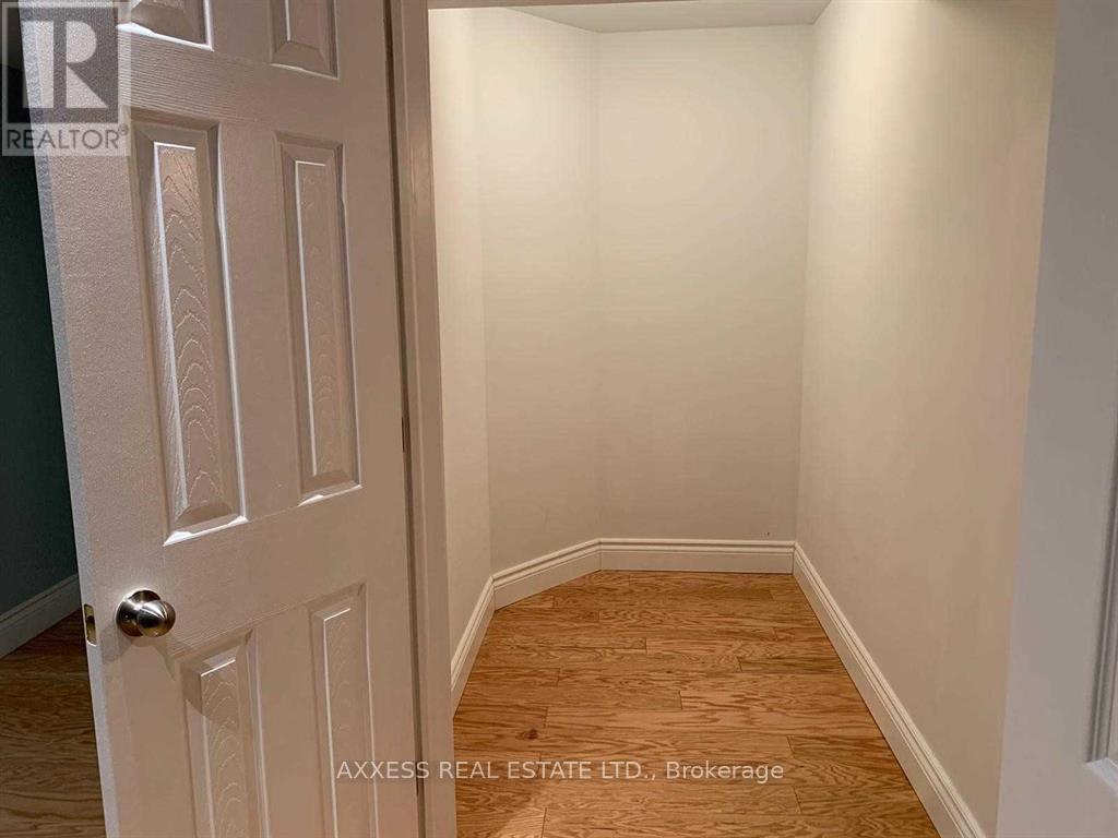 58 Spadara Drive, Hamilton, Ontario  L9B 2K3 - Photo 11 - X12546242