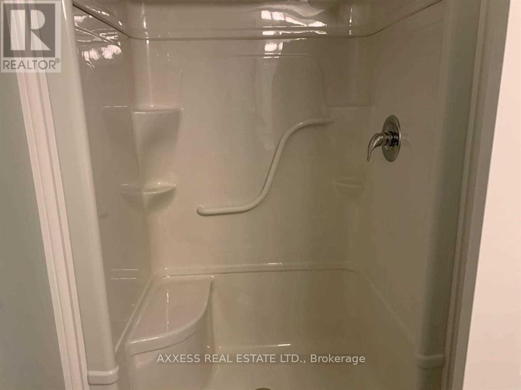 58 Spadara Drive, Hamilton, Ontario  L9B 2K3 - Photo 13 - X12546242