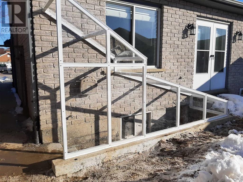 58 Spadara Drive, Hamilton, Ontario  L9B 2K3 - Photo 15 - X12546242