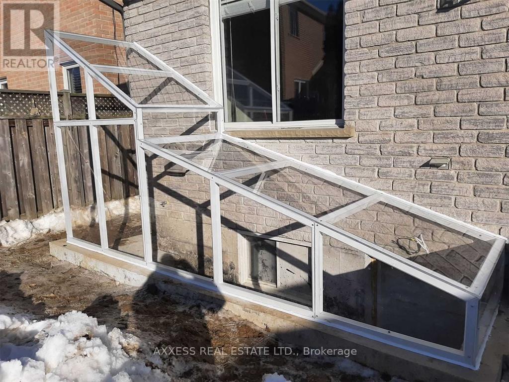 58 Spadara Drive, Hamilton, Ontario  L9B 2K3 - Photo 17 - X12546242