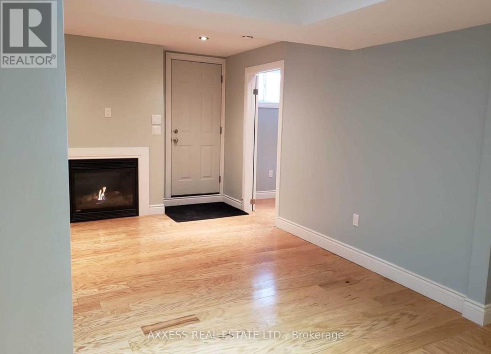 58 Spadara Drive, Hamilton, Ontario  L9B 2K3 - Photo 2 - X12546242