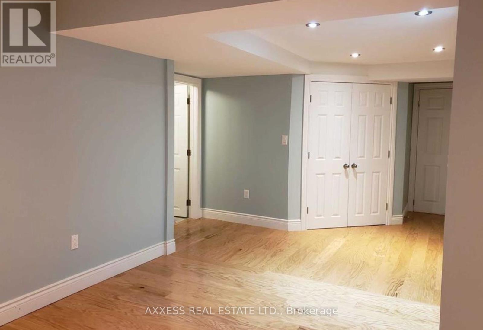 58 Spadara Drive, Hamilton, Ontario  L9B 2K3 - Photo 3 - X12546242