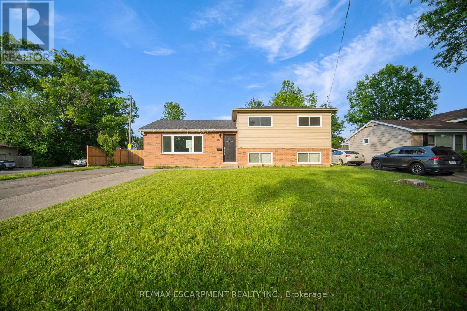 25 Patterson Drive, Brantford, Ontario  N3S 6W8 - Photo 2 - X12546304