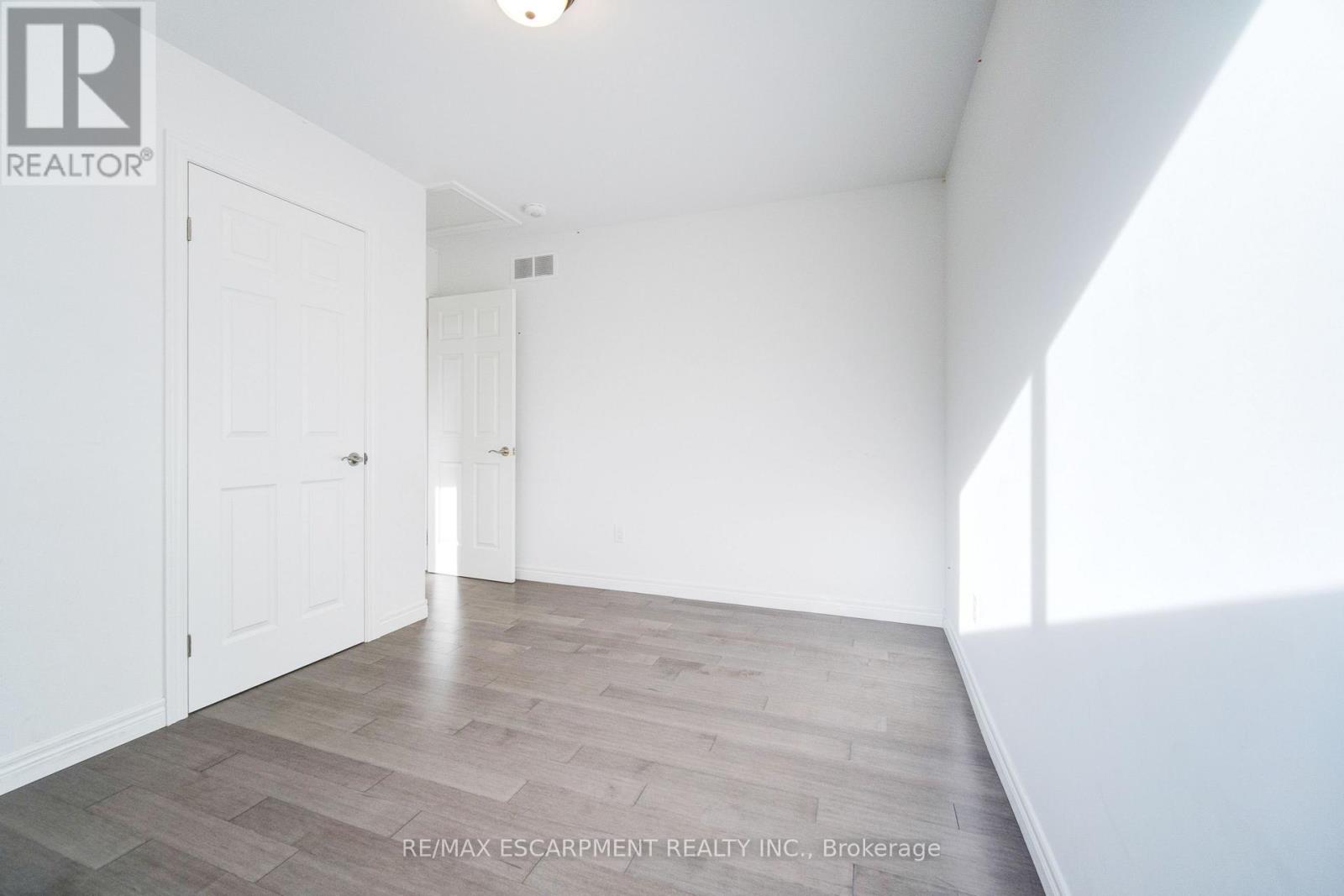 25 Patterson Drive, Brantford, Ontario  N3S 6W8 - Photo 21 - X12546304