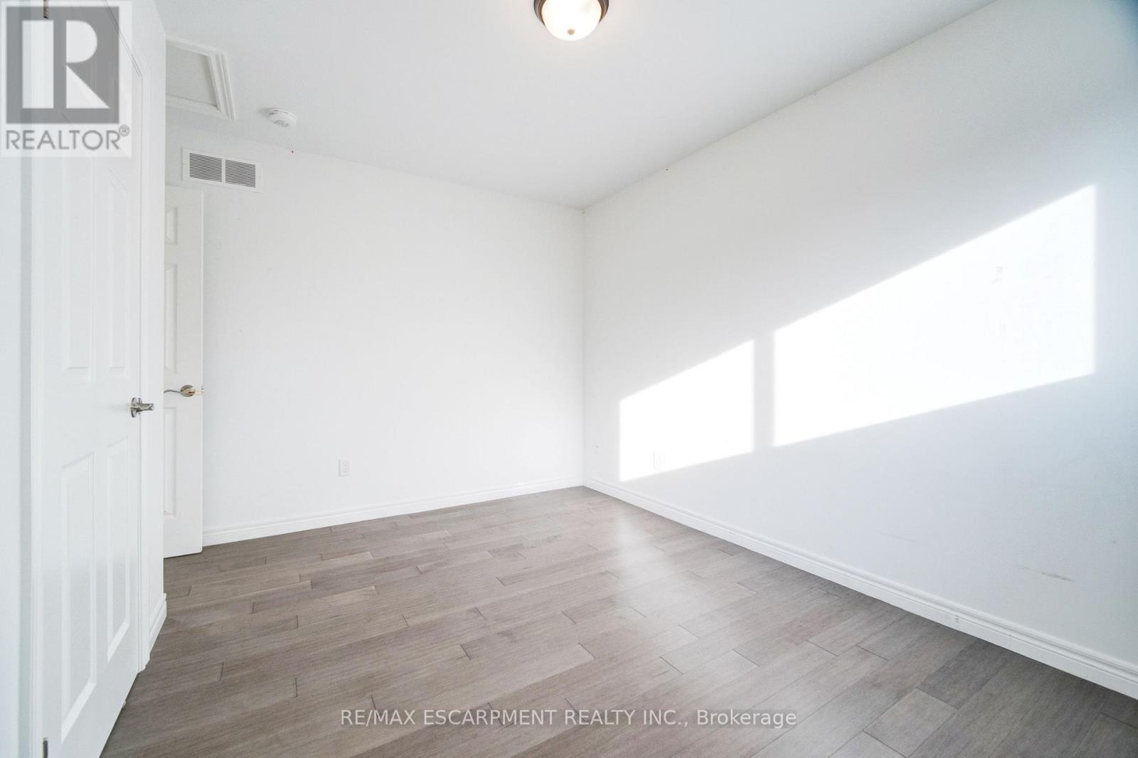 25 Patterson Drive, Brantford, Ontario  N3S 6W8 - Photo 22 - X12546304