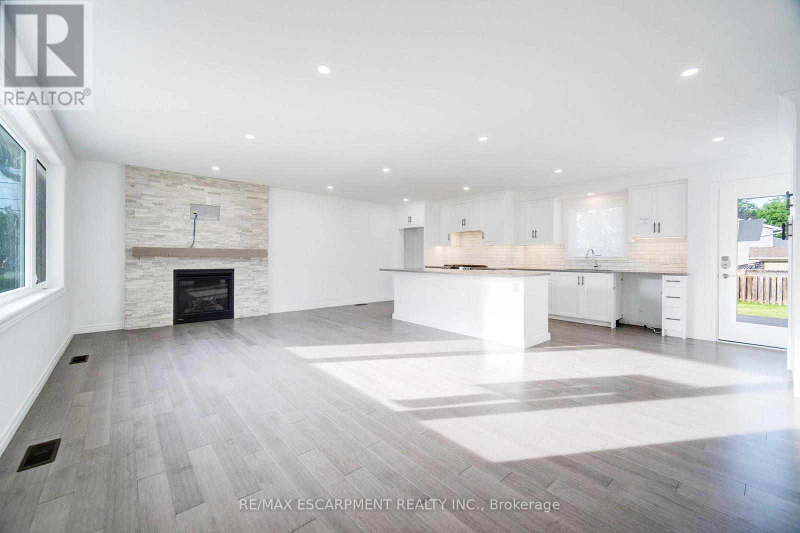 25 Patterson Drive, Brantford, Ontario  N3S 6W8 - Photo 5 - X12546304