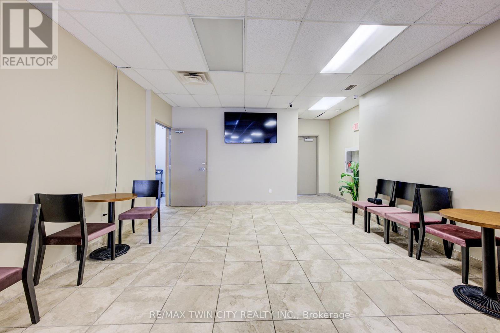 185 King Street N, Waterloo, Ontario  N2J 0E1 - Photo 17 - X12546332