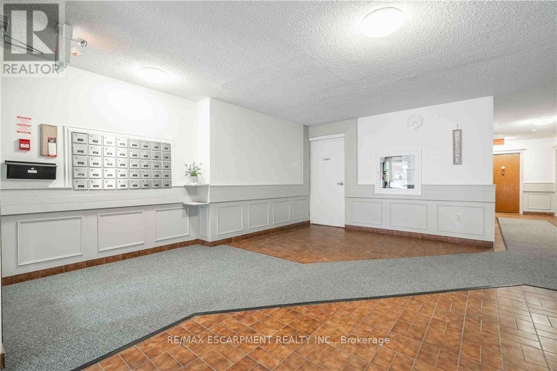 502 - 23 Main Street, Hamilton, Ontario  L9H 2P7 - Photo 4 - X12546348