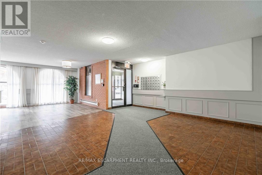 502 - 23 Main Street, Hamilton, Ontario  L9H 2P7 - Photo 5 - X12546348