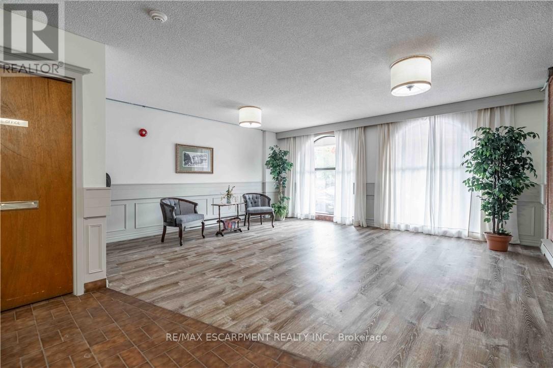 502 - 23 Main Street, Hamilton, Ontario  L9H 2P7 - Photo 6 - X12546348