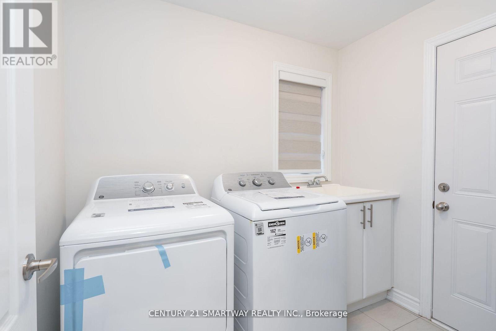 26 Huntsworth Avenue, Thorold, Ontario  L2V 5G7 - Photo 7 - X12546354