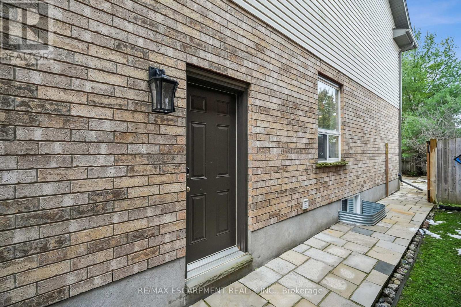 9 Pearson Street, Guelph, Ontario  N1L 0C2 - Photo 7 - X12546398