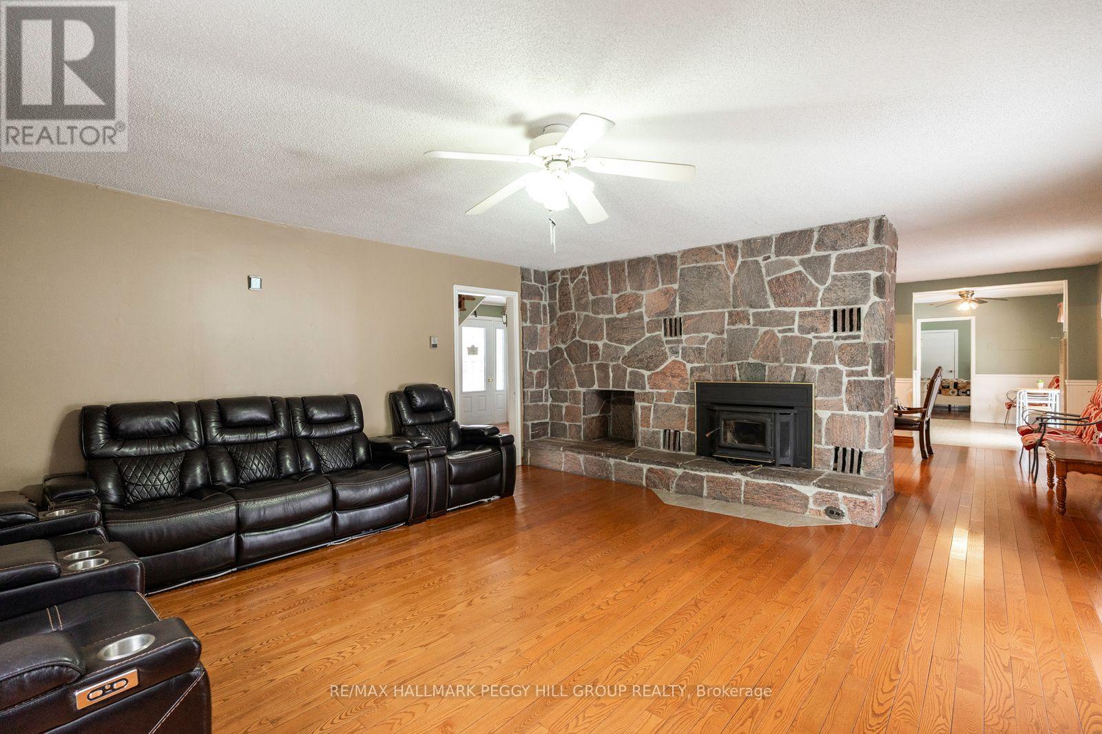 156 Centre Street, Burk's Falls, Ontario  P0A 1C0 - Photo 2 - X12546406