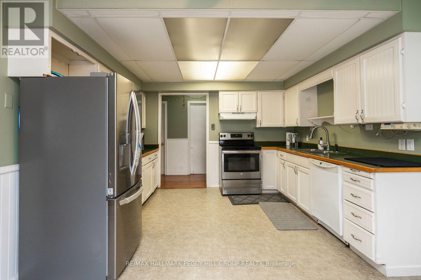 156 Centre Street, Burk's Falls, Ontario  P0A 1C0 - Photo 5 - X12546406