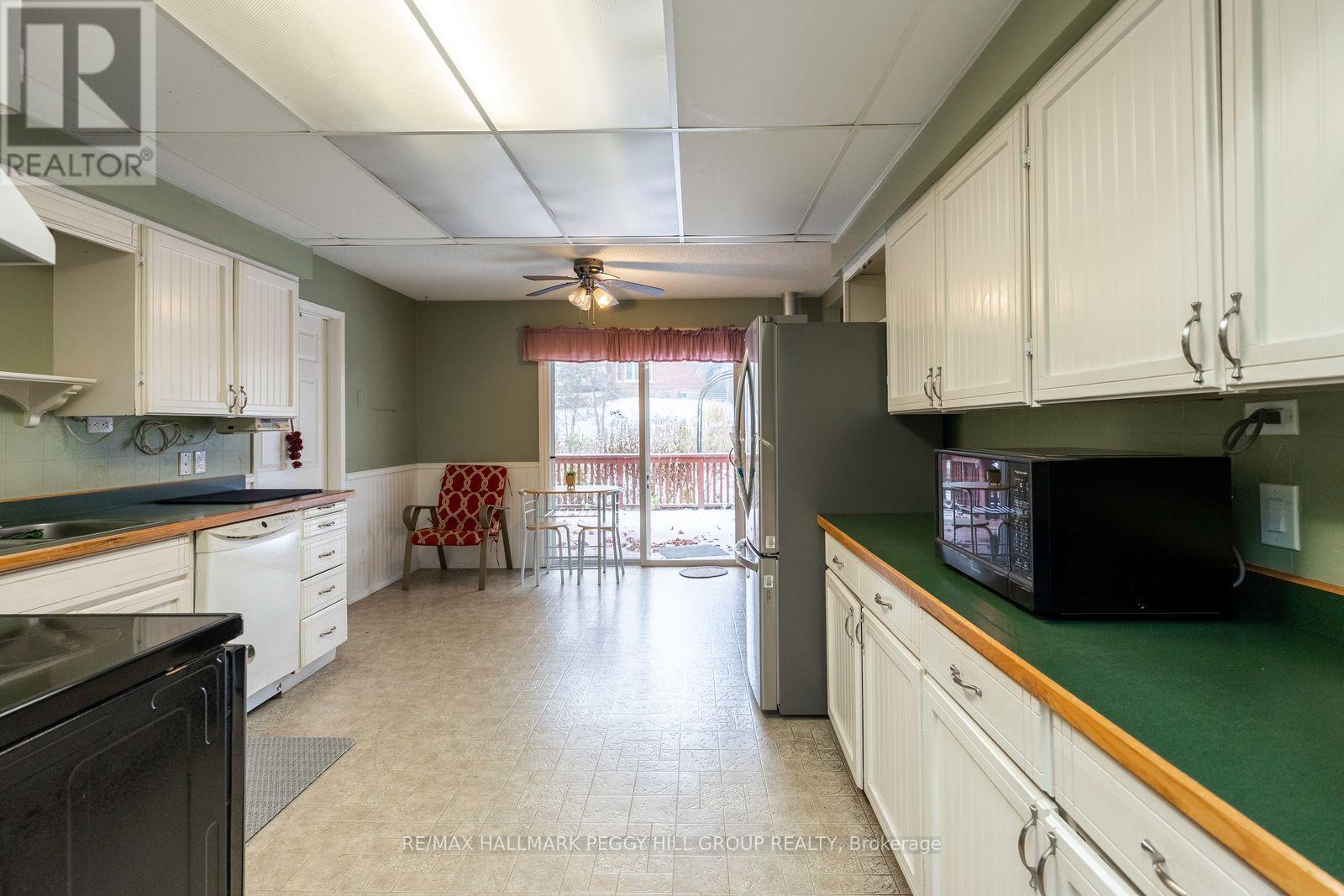 156 Centre Street, Burk's Falls, Ontario  P0A 1C0 - Photo 6 - X12546406